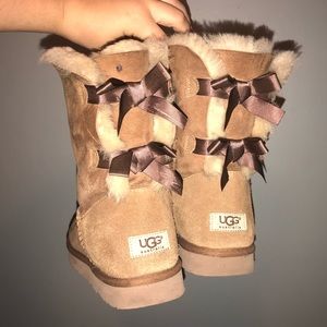 Short Bailey Bow UGGs